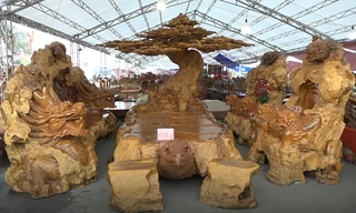 Cận cảnh bộ 'kỳ mộc' bằng gỗ nu đinh hơn 5 tỷ đồng ở Hà Nội