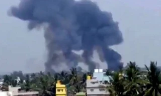 Clip: Máy bay biểu diễn Ấn Độ đâm nhau rơi xuống đất khi tập luyện