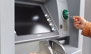Phạt ngân hàng để ATM hết tiền, ngưng hoạt động dịp Tết