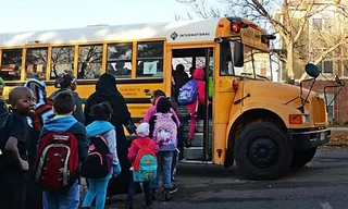 Hệ thống điện tử giúp tránh bỏ quên học sinh trên xe buýt ở Mỹ