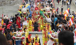 Cận cảnh nghi thức rước nước tại ngôi chùa lớn nhất thế giới ở Hà Nam