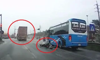 Container đâm ngã xe máy rồi bỏ chạy, bị dân truy đuổi như phim