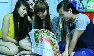 Công nhân không về quê, đón Tết trong khu nhà trọ giản dị