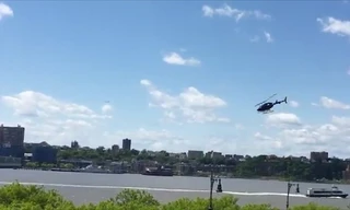 Rùng mình xem trực thăng mất lái lao sầm xuống sông