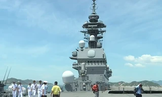 Hai tàu hộ vệ trực thăng của Nhật Bản cập cảng quốc tế Cam Ranh