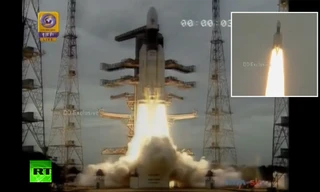 Khoảnh khắc tàu Chandrayaan 2 của Ấn Độ rời bệ phóng để thăm dò Mặt Trăng