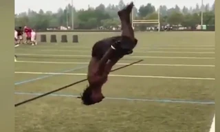 Video: Cú nhào lộn siêu đẳng và màn tiếp đất 'có một không hai'