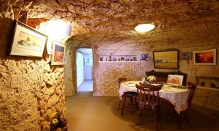 Kỳ lạ thị trấn có 1.000 ngôi nhà dưới lòng đất ở Australia