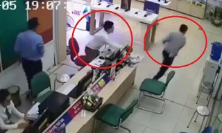 Clip: Liều lĩnh cướp iPhone XS Max trong cửa hàng, thanh niên lĩnh cái kết đắng