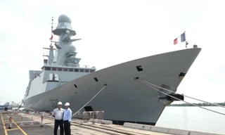 Tàu mặt nước mạnh nhất của Pháp thăm TP HCM