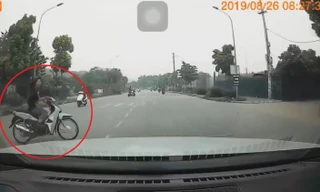 Sang đường kiểu 'tự sát', cô gái trẻ bị tông bay lên nắp capo