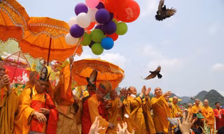Vesak 2019: Phóng sinh bồ câu, thả bóng bay nguyện cầu hòa bình thế giới