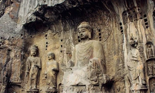 Chiêm bái tượng Phật khổng lồ mang bóng hình của nữ hoàng Võ Tắc Thiên