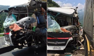 Clip: Đầu xe khách nát bét sau cú đấu đầu container ở Đà Nẵng