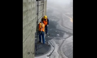 Video: Thót tim với cảnh công nhân xây dựng tòa nhà chọc trời