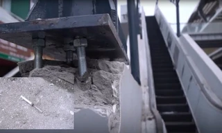 Kim tiêm vương vãi ở nhà ga đường sắt Cát Linh - Hà Đông