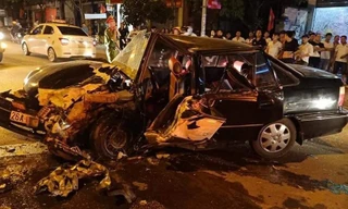 Clip: Kinh hoàng khoảnh khắc hai ô tô đấu đầu khiến 4 người bị thương ở Sơn La