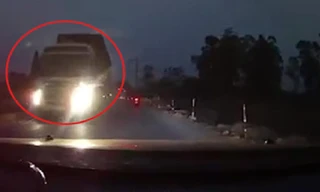 Tài xế xe container lái xe chạy ngược trên đường 1 chiều