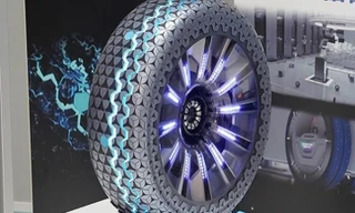 Lốp xe tự co giãn để tăng độ bám đường khi trời mưa