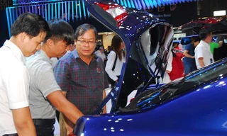 Đủ chiêu ‘móc túi’ người mua ô tô dịp Tết