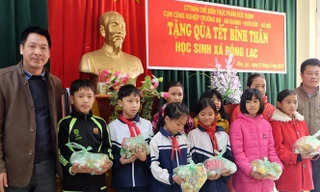 Hơn 750 triệu đồng đến với giáo viên, học sinh nghèo khó của thủ đô