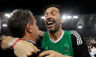 Thủ môn huyền thoại Buffon chính thức rời Juventus
