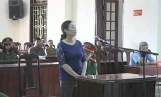 Bị cáo Lê Thị Nở bị phạt tù 10 năm với tội buôn hơn 2 tạ thuốc nổ tại phiên tòa ngày 28/3/2018.