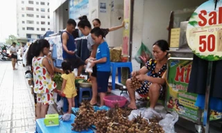 Tái diễn chợ 'cóc' tại khu chung cư