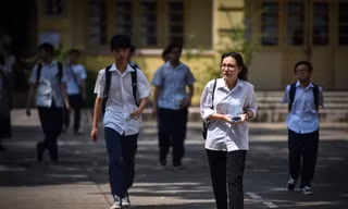 Kết thúc thi lớp 10 không chuyên Hà Nội: Đề Toán, Văn đều bị lọt