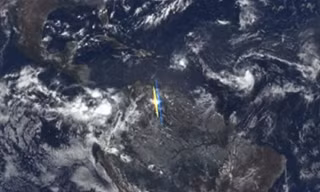 Luồng ánh sáng cực mạnh, chỉ có thể quan sát được trong không gian. Tuy nhiên nó xuất phát từ đâu thì đến nay vẫn là bí ẩn.