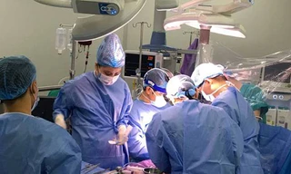 Phẫu thuật tim hở cứu 2 trẻ nguy kịch