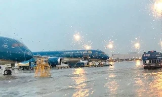 Nhiều chuyến bay nội địa và quốc tế phải điều chỉnh vì ảnh hưởng của bão số 6.