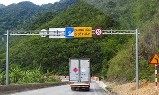 Quốc lộ 6 qua Hòa Bình dài gần 120 km, đây là cung đường huyết mạch từ đồng bằng lên các tỉnh Tây Bắc. Và Dốc Cun, Thung Khe là những địa điểm mà khi nhắc đến, cánh tài xế trở nên khiếp sợ.