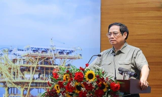 Thủ tướng: Không để thiếu năng lượng, nhất là xăng dầu