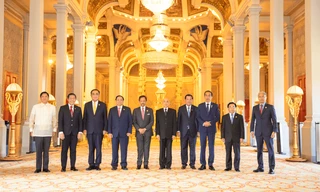 Lãnh đạo các nước ASEAN tiếp kiến Quốc vương Campuchia