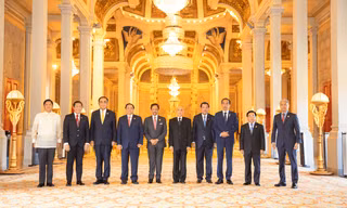 Lãnh đạo các nước ASEAN tiếp kiến Quốc vương Campuchia