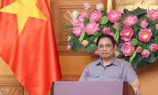  Xây dựng đề án về công nghiệp hóa trình Hội nghị Trung ương 6