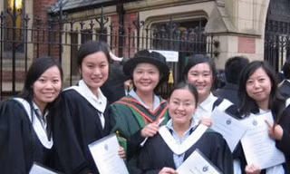 Hàng trăm sinh viên Trung Quốc làm giấy tờ du học giả