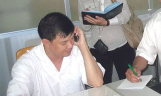 “Bác sĩ chui” này sau khi bị Thanh tra Sở Y tế TPHCM phát hiện “khám bệnh” ở phòng khám Bác Ái đã bỏ trốn Ảnh: L.N