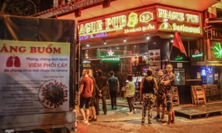 Quán bar, quán nhậu phố cổ đóng cửa, khách Tây ngẩn ngơ