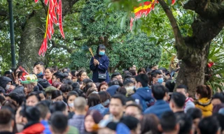 Phủ Tây Hồ đặc người sau kỳ nghỉ Tết