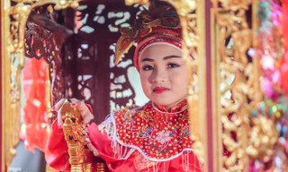 Sợ bị cướp tại hội Gióng, an ninh bảo vệ 'Tướng bà' 10 tuổi