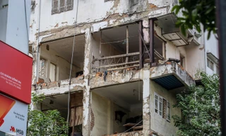 Tận thấy khu chung cư trước nguy cơ sập đổ ở giữa Thủ đô 