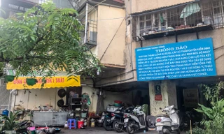 Cận cảnh các chung cư trước nguy cơ đổ sập bất cứ lúc nào ở Hà Nội