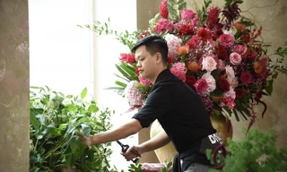 Cậu bé nghèo thành 'nghệ sĩ' nhờ hoa