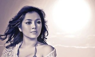 Lý Nhã Kỳ với những bức hình tiền tỷ