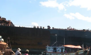 Bốn thợ lặn tử nạn khi trục vớt tàu nước ngoài