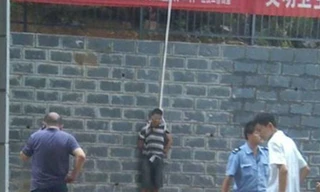 Kẻ trộm bị treo 5 tiếng ngoài đường