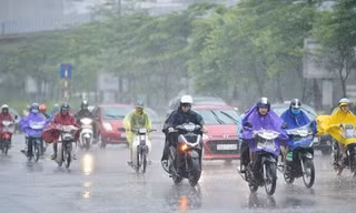 Bão số 7 đang tiến vào miền Bắc, Hà Nội bước vào những ngày mưa lớn dầm dề