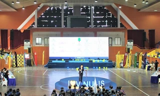 Vừa nhập học, các bạn tân sinh viên đã được chào đón bằng Tuần lễ hội nhập cực vui